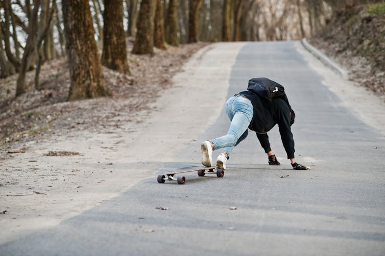 Fail falling from a skateboard.