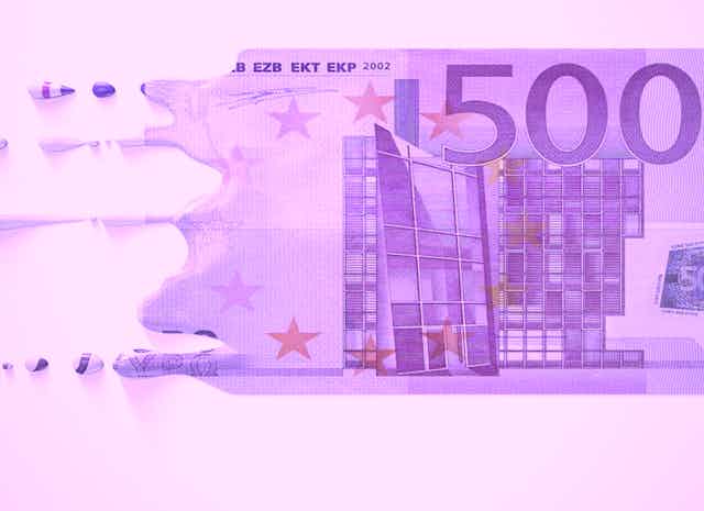 Billet de 500 euros en train de fondre
