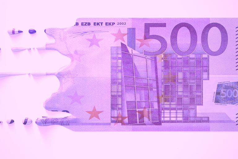 Billet de 500 euros en train de fondre