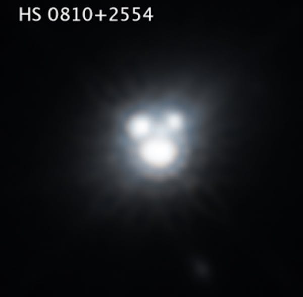Várias imagens de uma imagem de fundo criada por lentes gravitacionais podem ser vistas no sistema HS 0810+2554. Telescópio Espacial Hubble / NASA / ESA