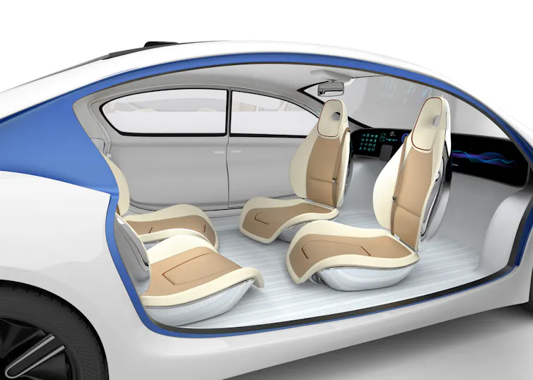 Ilustración del interior de un coche sin volante y con los cuatro asientos enfrentados