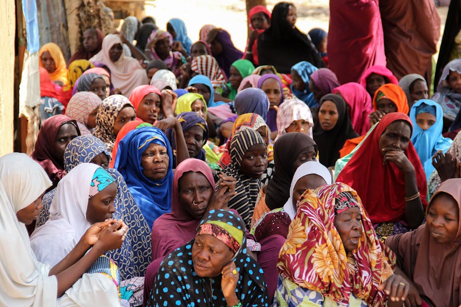 Groupes de femmes africaines voilées