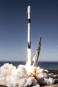 Une fusée Falcon9 de SpaceX décolle en 2020 de la base de Vandenberg en Californie. SpaceX/ESA