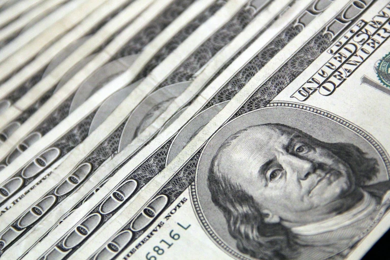 Pile de dollars américains