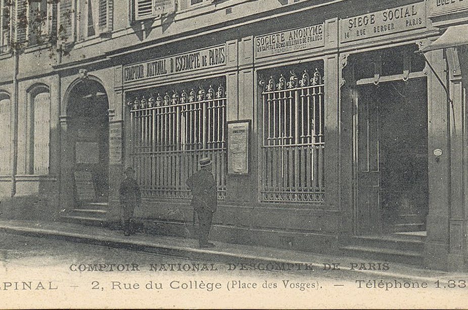 Carte postale représentant l'agence du Comptoir national d'escompte de Paris à Epinal (Vosges).