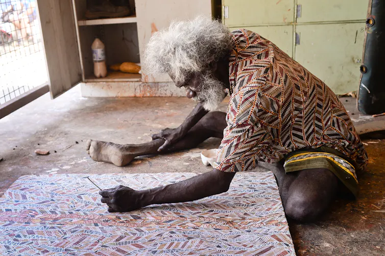 Arnhem Land artist Glen Namundja at work in 2014.