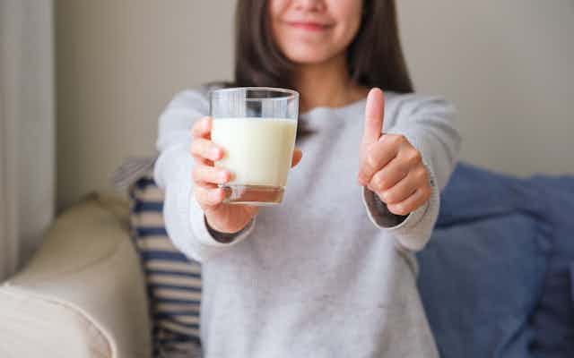 Por qué somos la única especie que toma leche en la edad adulta?