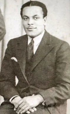 black and white photograph of Ivor Cummings in a suit and tie.