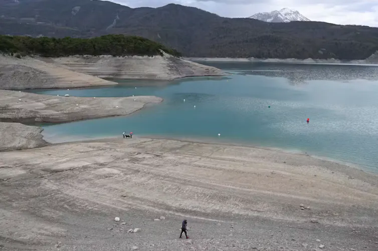 paysage lac asséché