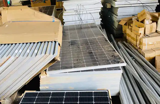 Australia is facing a 450,000-tonne mountain of used solar panels. Here ...