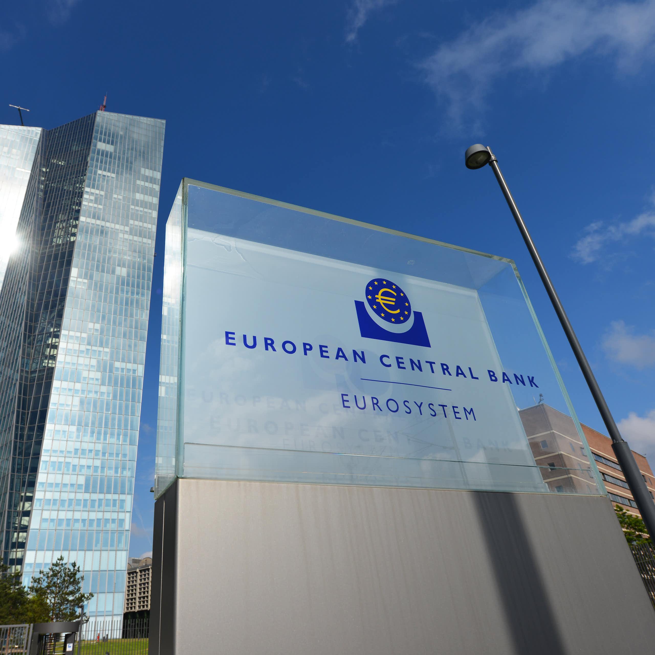 Símbolo del Banco Central Europea frente a su sede en Frankfurt.