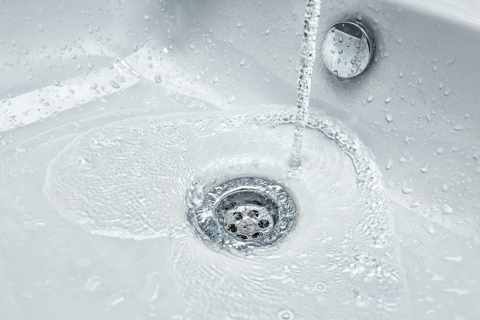 Does the water in the sink rotate in one direction or another depending