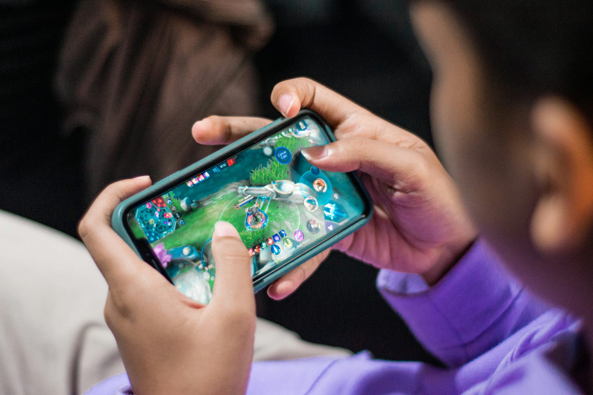 Bagaimana pinjol menjerat anak muda lewat mobile games