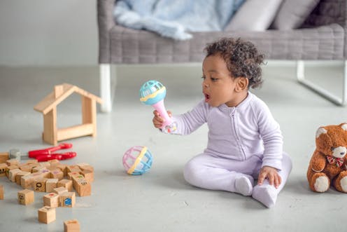 Talking puppy or finger puppet? 5 tips for buying baby toys that support healthy development