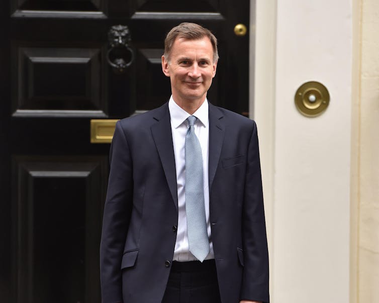 Jeremy Hunt standing outside 10 Downing Street