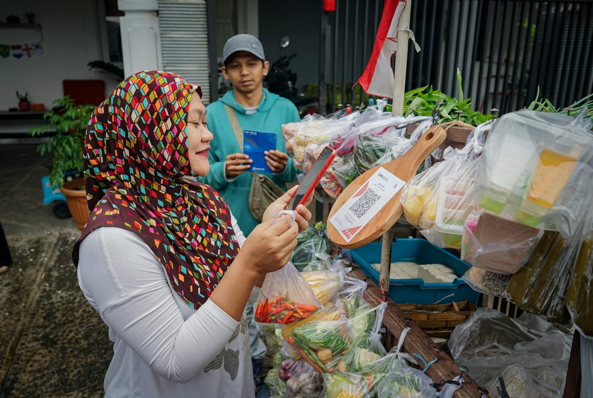 Apa Itu QRIS? Apa Manfaat Dan Tantangan Penggunaan QRIS Di Indonesia?