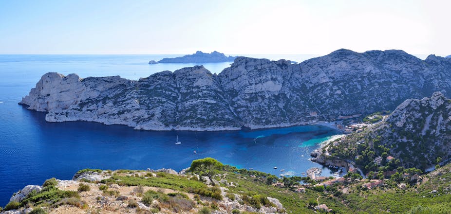 Vue aérienne des calanques marseillaises