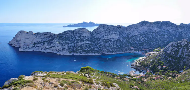Vue aérienne des calanques marseillaises