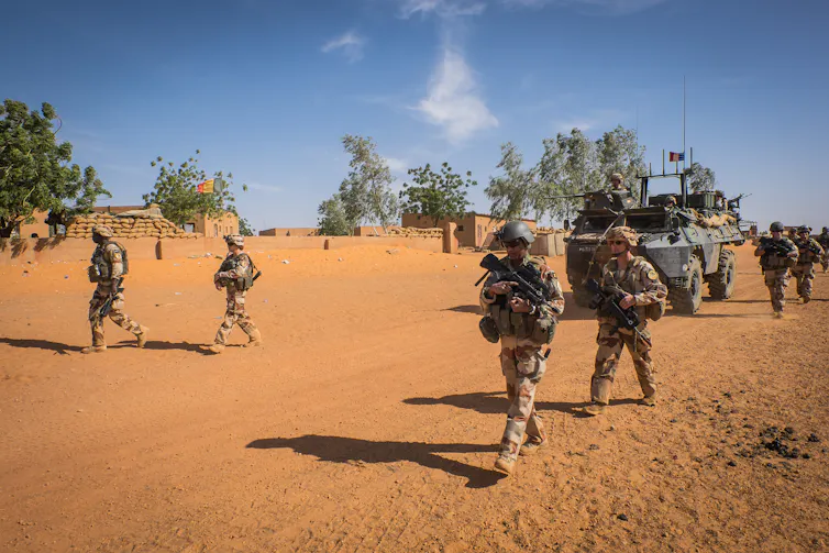 Soldats français engagés en opération extérieure lors de l’opération Barkhane. Ici à Ansongo, Mali en Décembre 2015