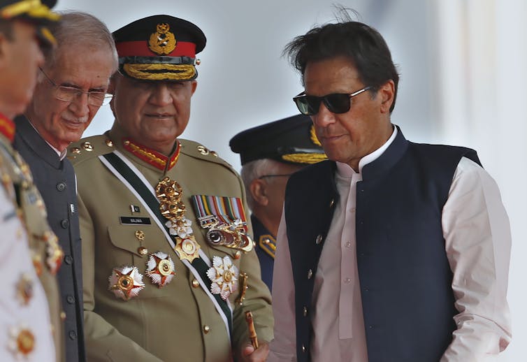 picture of pakistan's former prime minister with former army chief General Bajwa