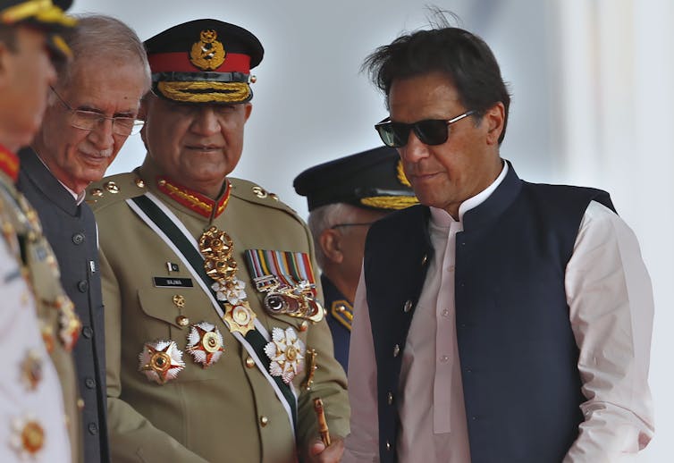 picture of pakistan's former prime minister with former army chief General Bajwa