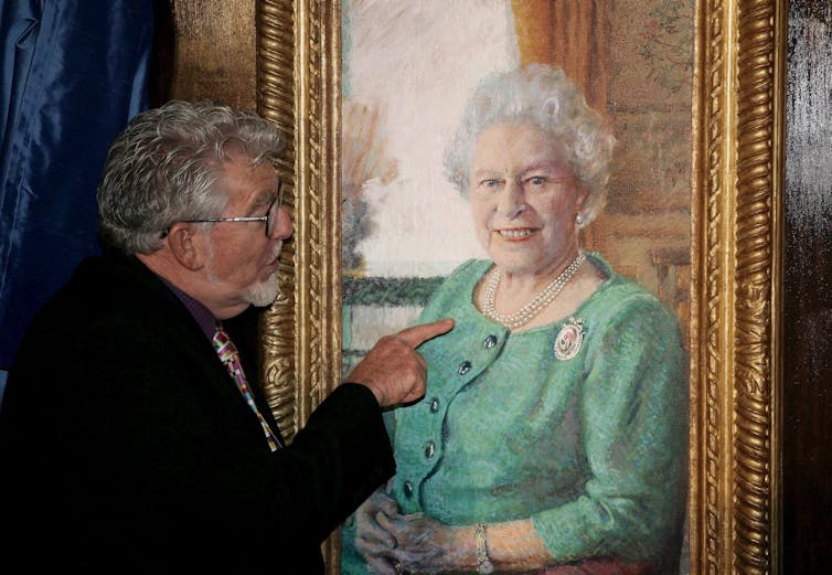 Harris and his painting of the queen.