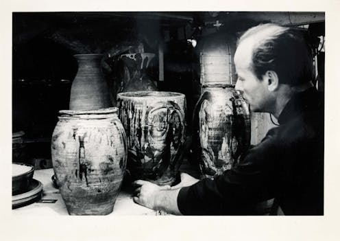 the Australian artist who brought a Zen Buddhist, modernist and painterly sensibility to pottery