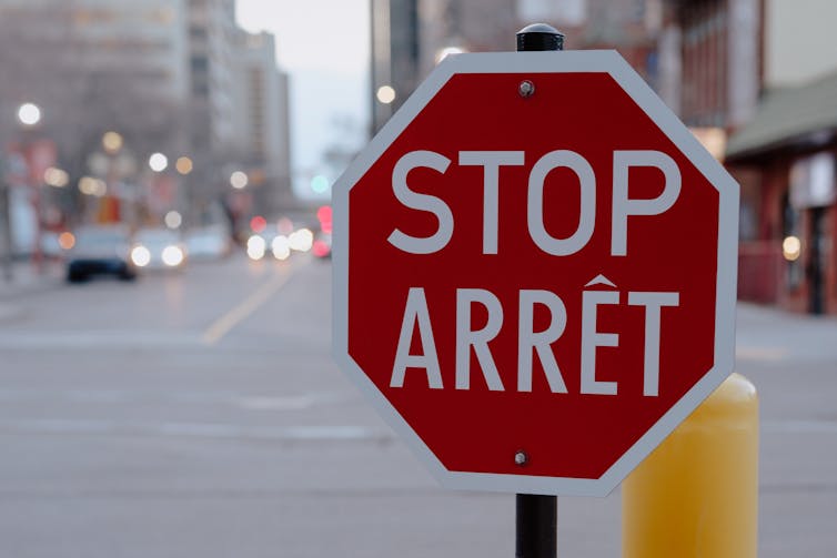 A bilingual road sign in Calgary, Canada