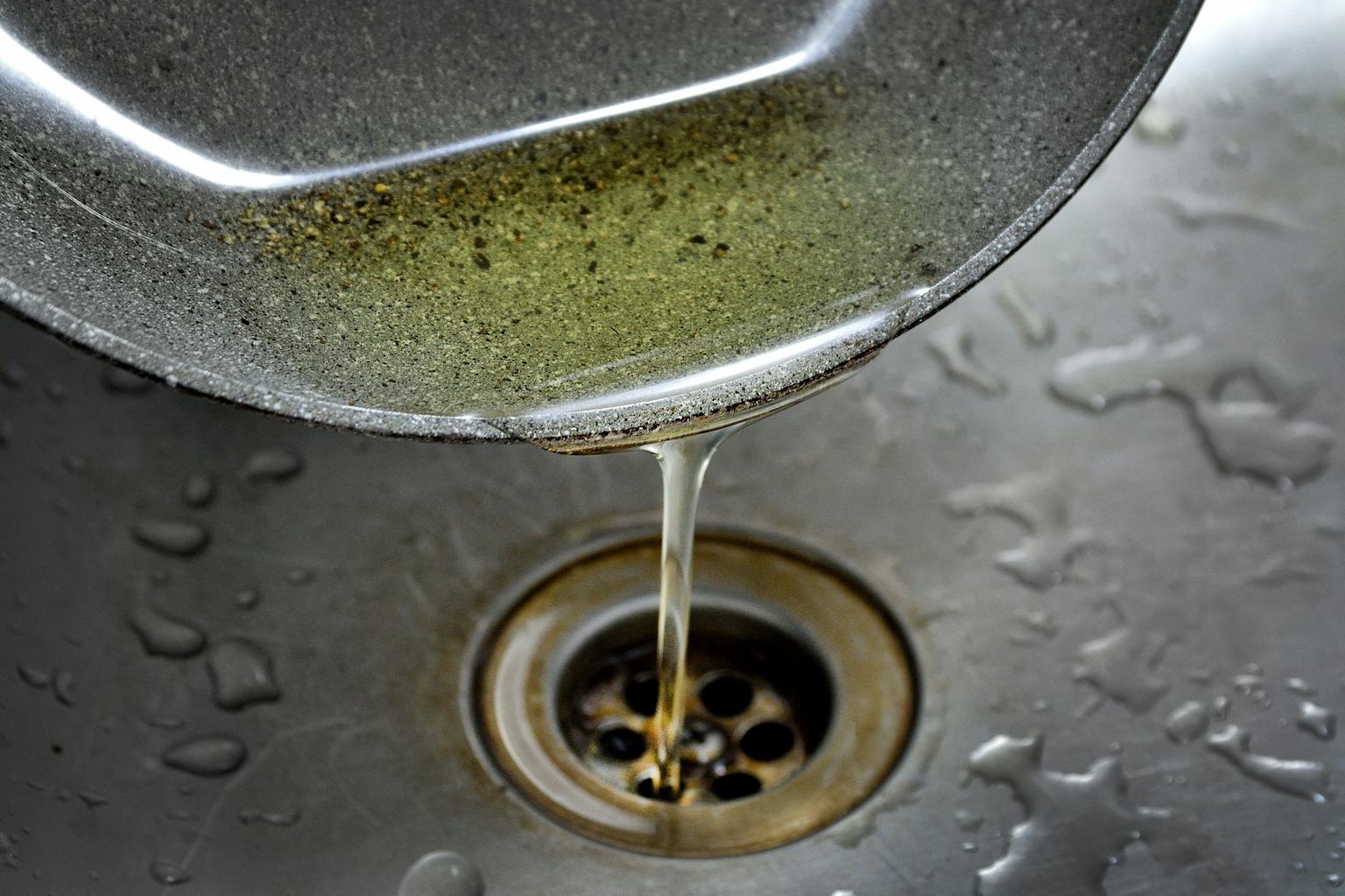 Are You Supposed to Put Oil down the Sink? Avoid Costly Mistakes!