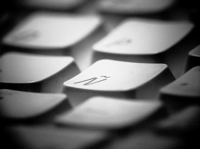 A blurred keyboard with the letter ñ in focus.