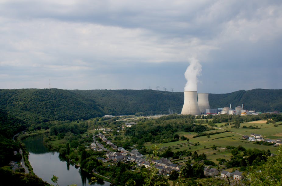 paysage de centrale nucléaire en france