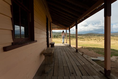 Are tree-changers bad at managing their rural properties? A new study wades into the weeds to find the answer