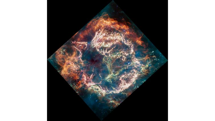 Image de Cassiopée A pris epar le James-Webb télescope
