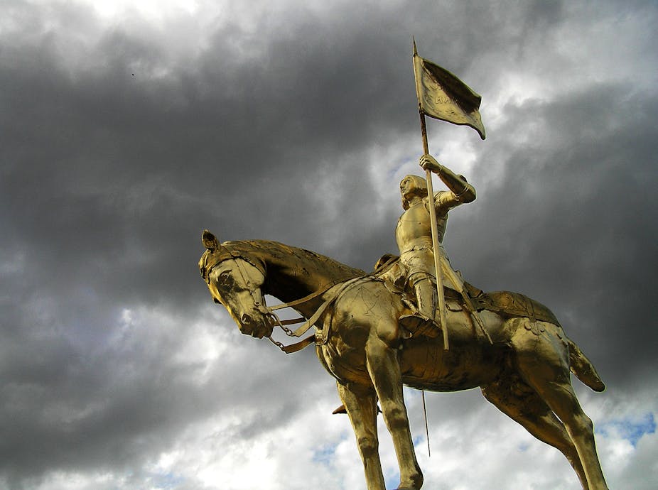 Statue dorée de Jeanne d'Arc, près des Tuileries, Paris.