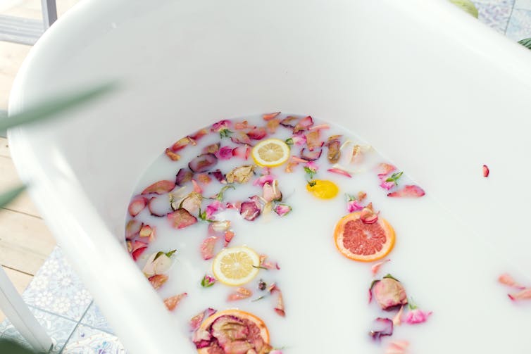 Milk bath with dried fruits and flowers