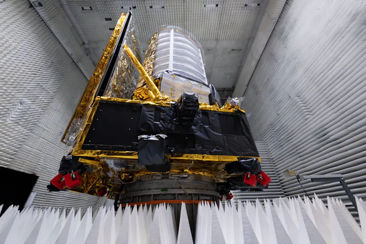 le satellite dans une chambre spéciale