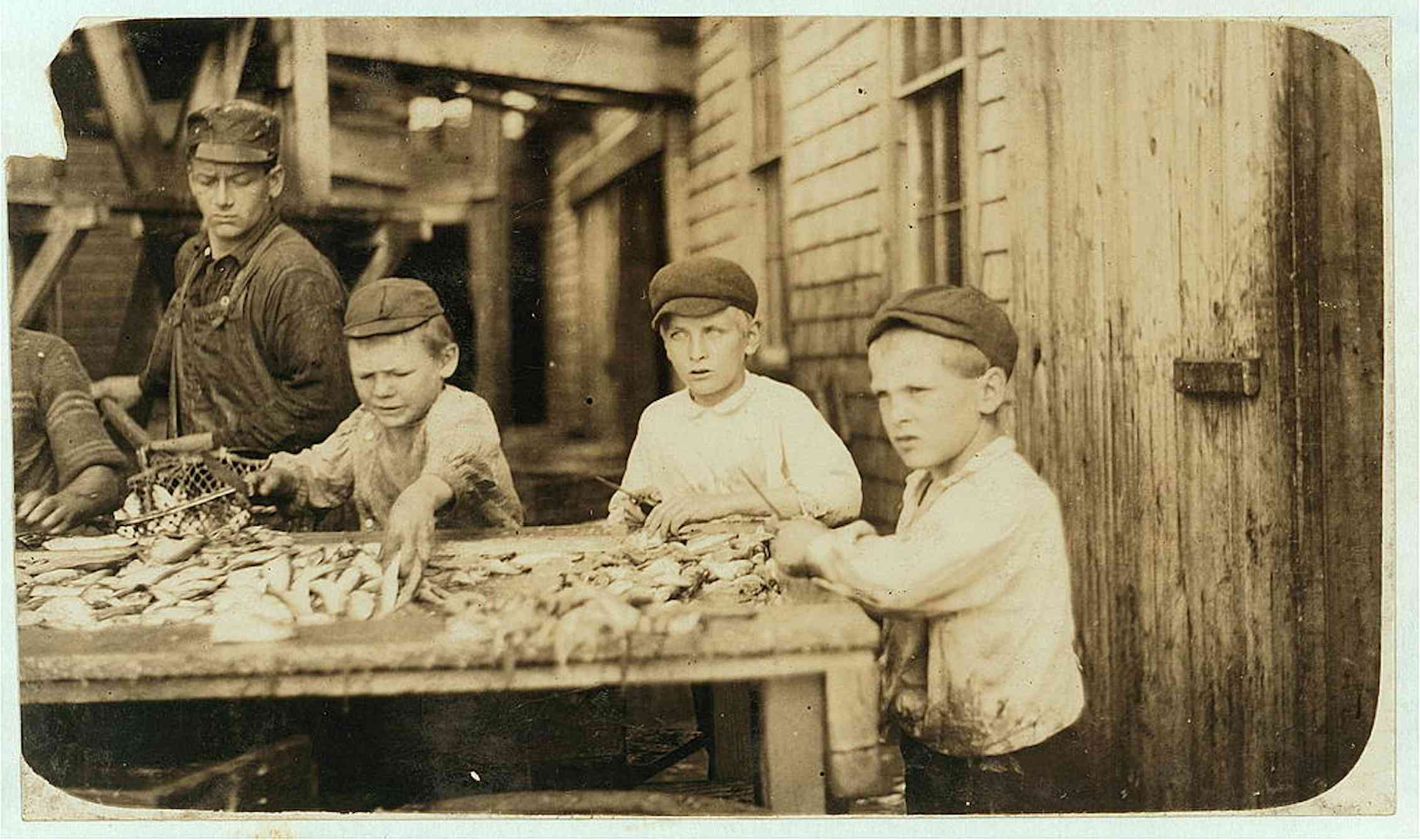 Тяжелая жизнь старых. Дети на фабриках 19 век Россия. Детский труд в годы войны. Дети на фабрике 20 век.