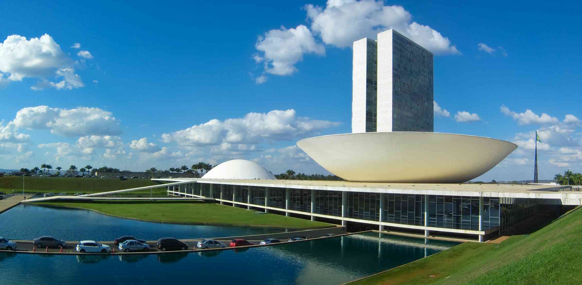 Building Brasília: the southern hemisphere's moon landing