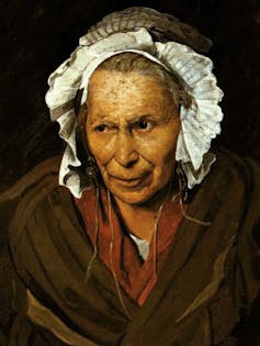 Retrato de una mujer con capota y mirada torcida.