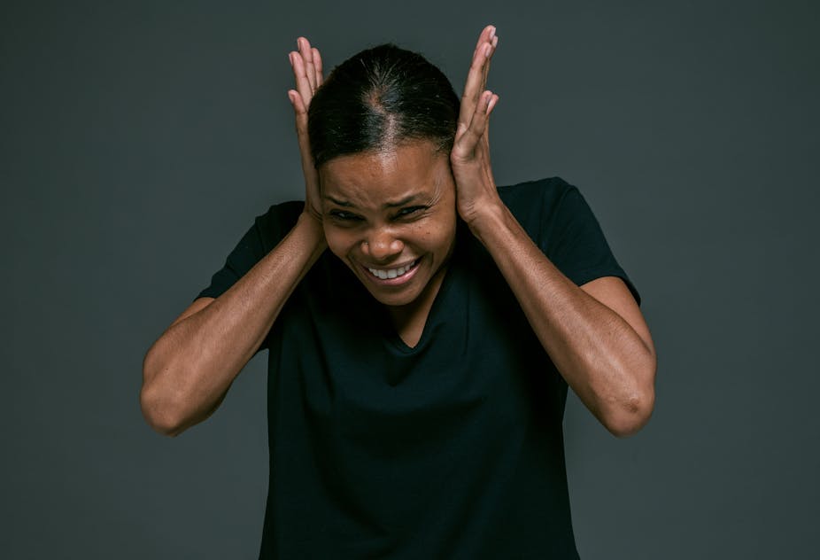 Près de 9 millions de Français-es disent entendre des voix. Et pourtant, ce vécu reste associé à l’isolement. À qui s’adresser lorsqu’on n’est plus tout seul dans sa tête ?