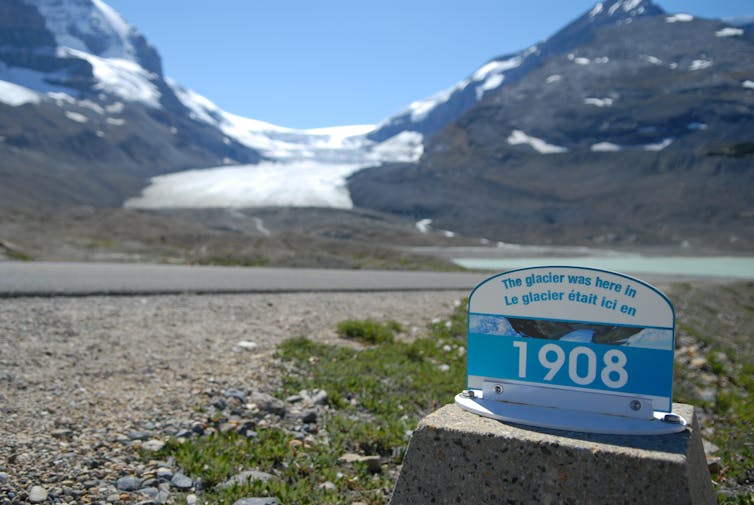 A sign marking the retreat of a glacier since 1908.
