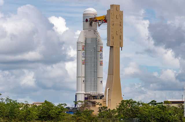 le lanceur Ariane 5 en cours de montage