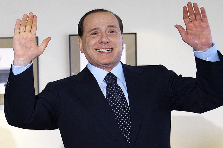 Photo de l'ex-premier ministre Silvio Berlusconi prise en 2008 lors d'un sommet au Japon.