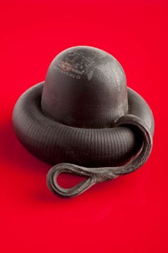 Thick rubber cap with pull cord