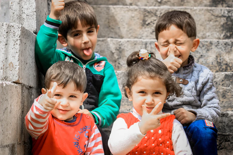 groupe de jeunes enfants