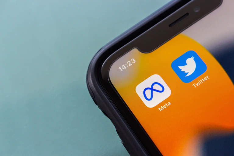 A corner of a mobile phone showing the Meta and Twitter icons