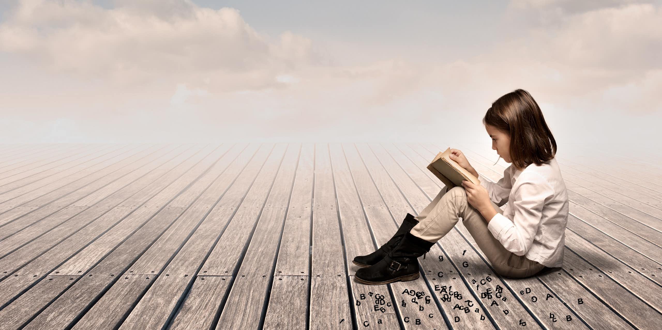 Una niña lee en un entorno celestial.