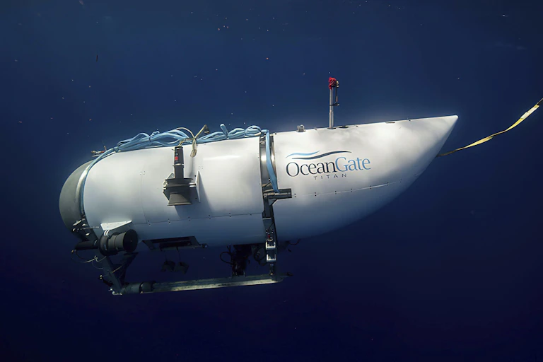 Una nave blanca con la inscripción "Ocean Gate Titan".