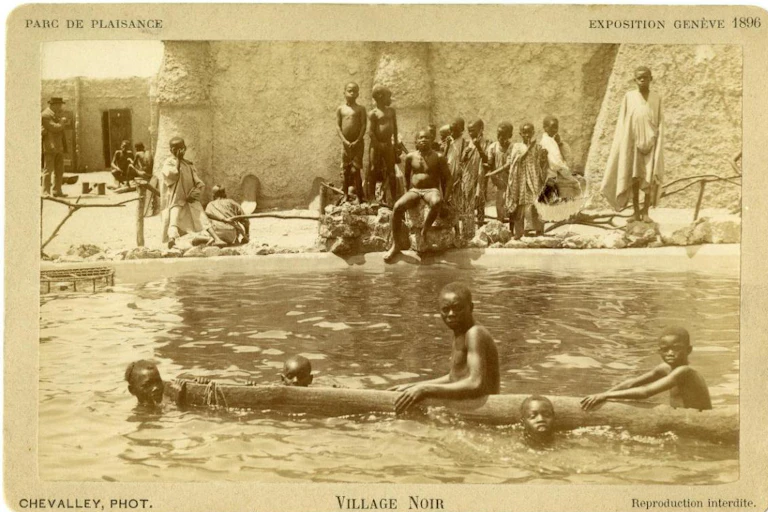 Genève, exposition Nationale, le "Village Noir" dans le parc de Plaisance
