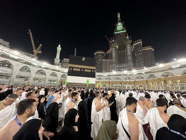 picture of men and women praying in Mecca during Hajj